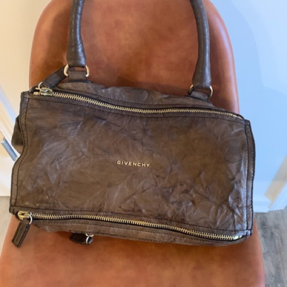 👜👜 GIVENCHY Cross body 100% authentic - Picture 2 of 5